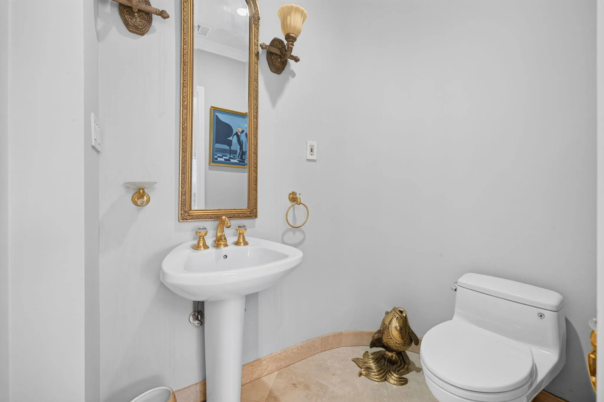055-Powder-Bath-Pedestal-Sink