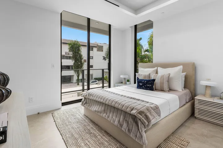 019-87IsleofVeniceDrive-FortLauderdale-F