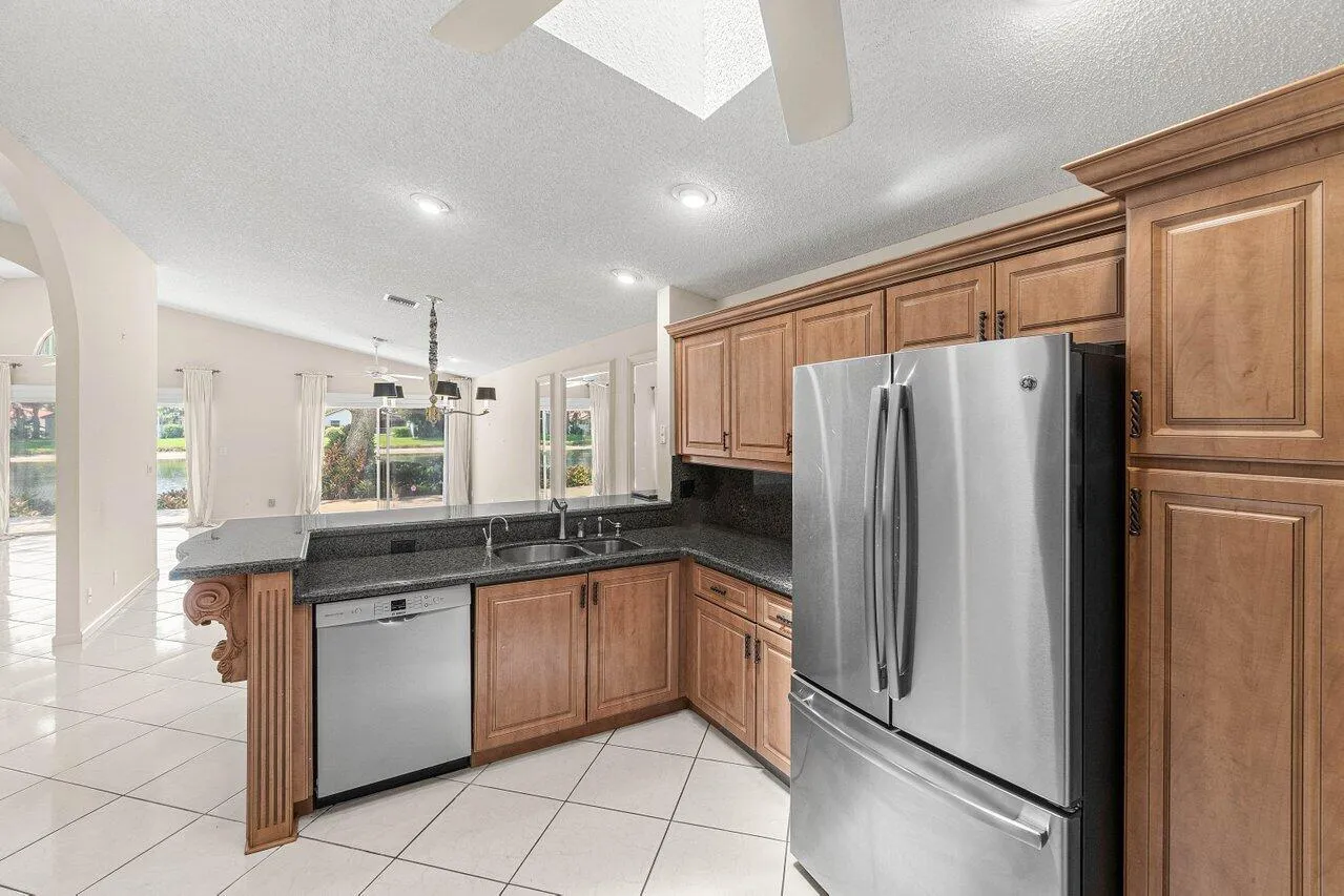 025-9763HarbourLakeCircle-BoyntonBeach-F