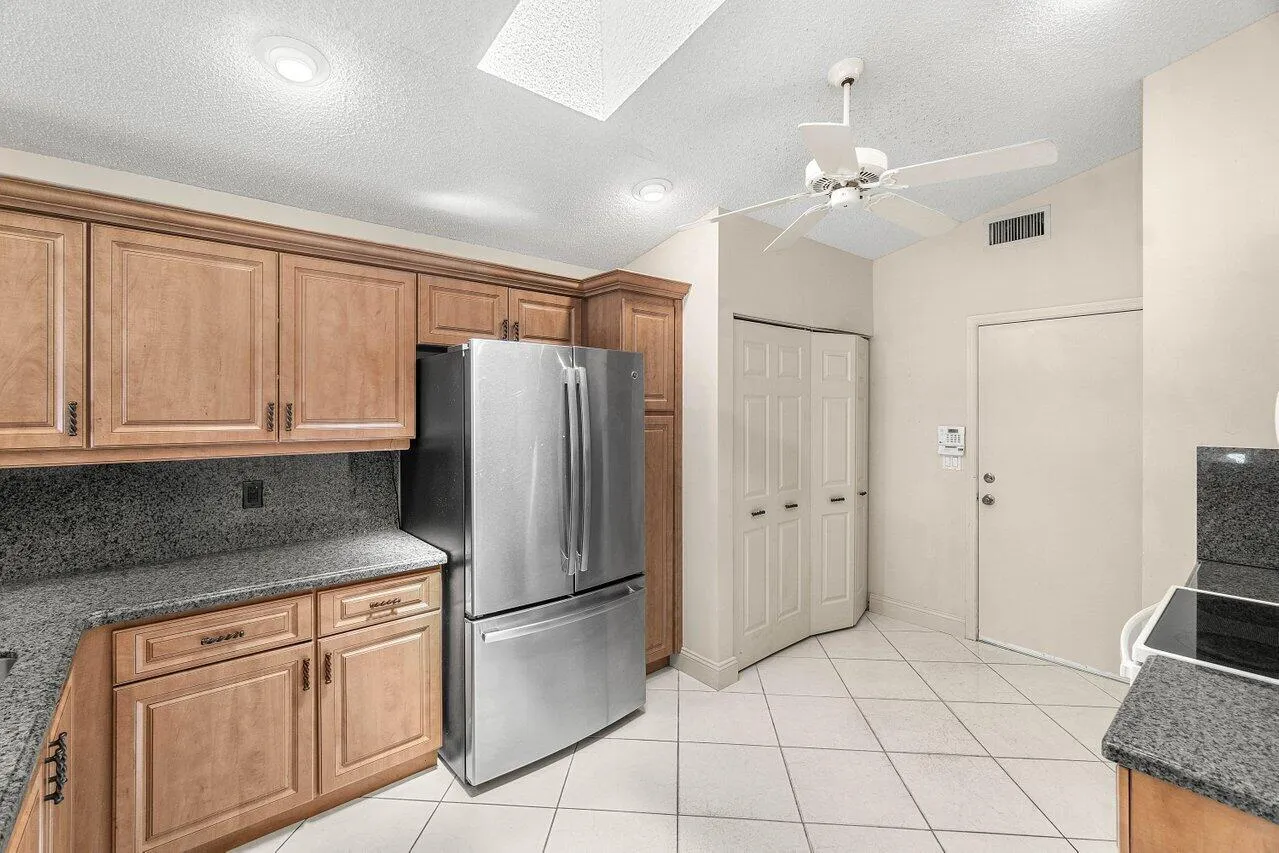 021-9763HarbourLakeCircle-BoyntonBeach-F