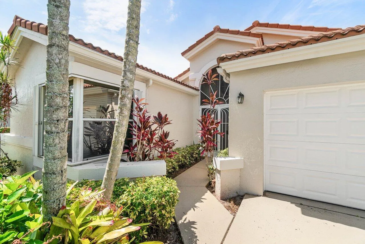 005-9763HarbourLakeCircle-BoyntonBeach-F
