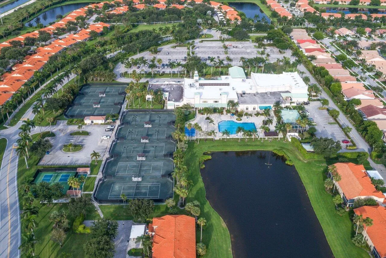 064-9763HarbourLakeCircle-BoyntonBeach-F