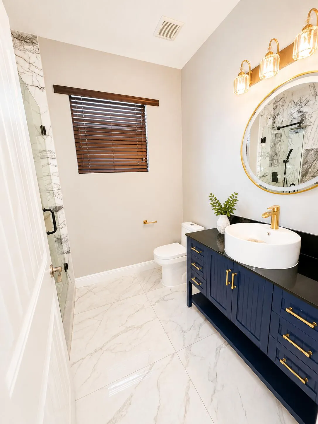 Bathroom downstairs