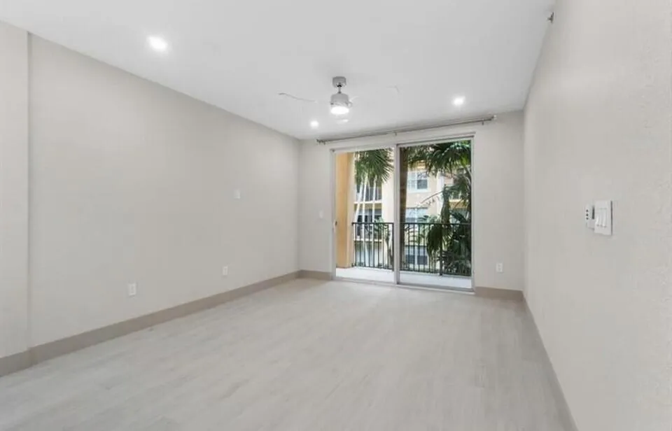 15 - Living room