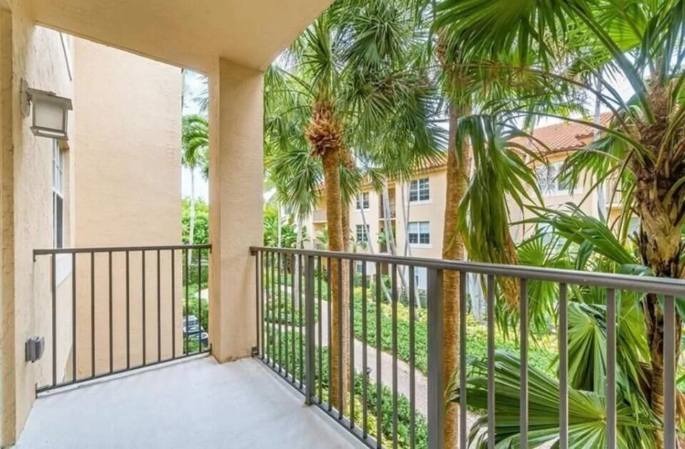 4 Balcony
