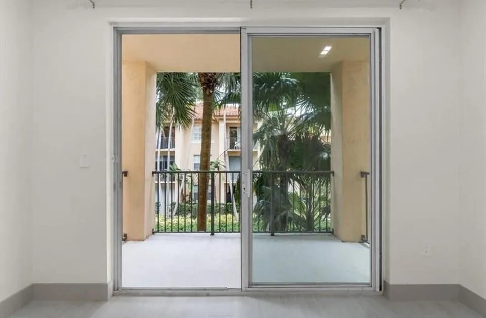 6 Balcony door