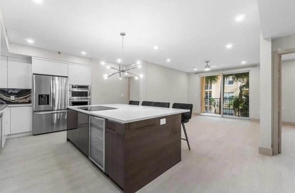 25 Main - Kitchen - Living
