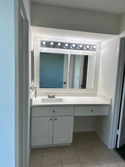 Master Vanity
