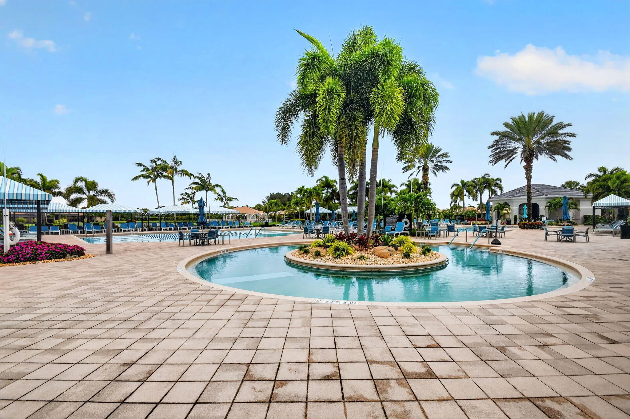 Valencia Reserve Pool