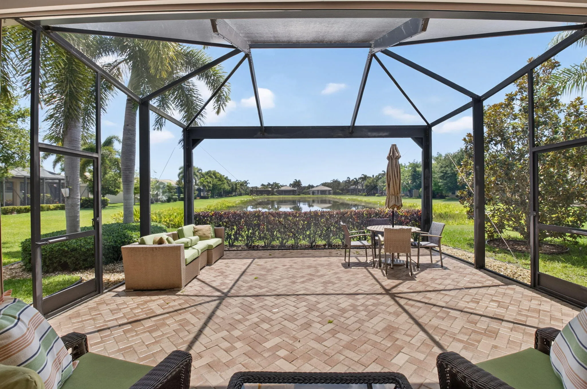 Screened-In Back Patio Lake View