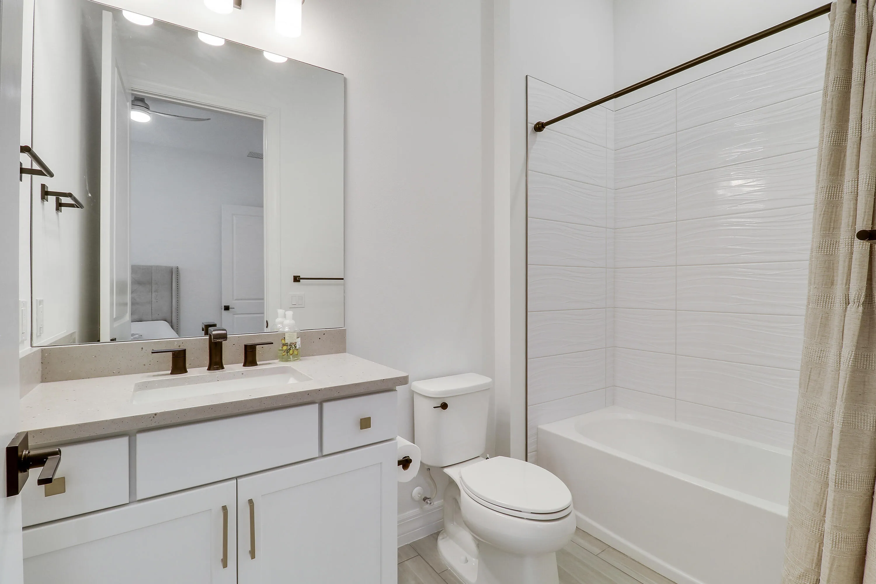 Ensuite Bathroom 2