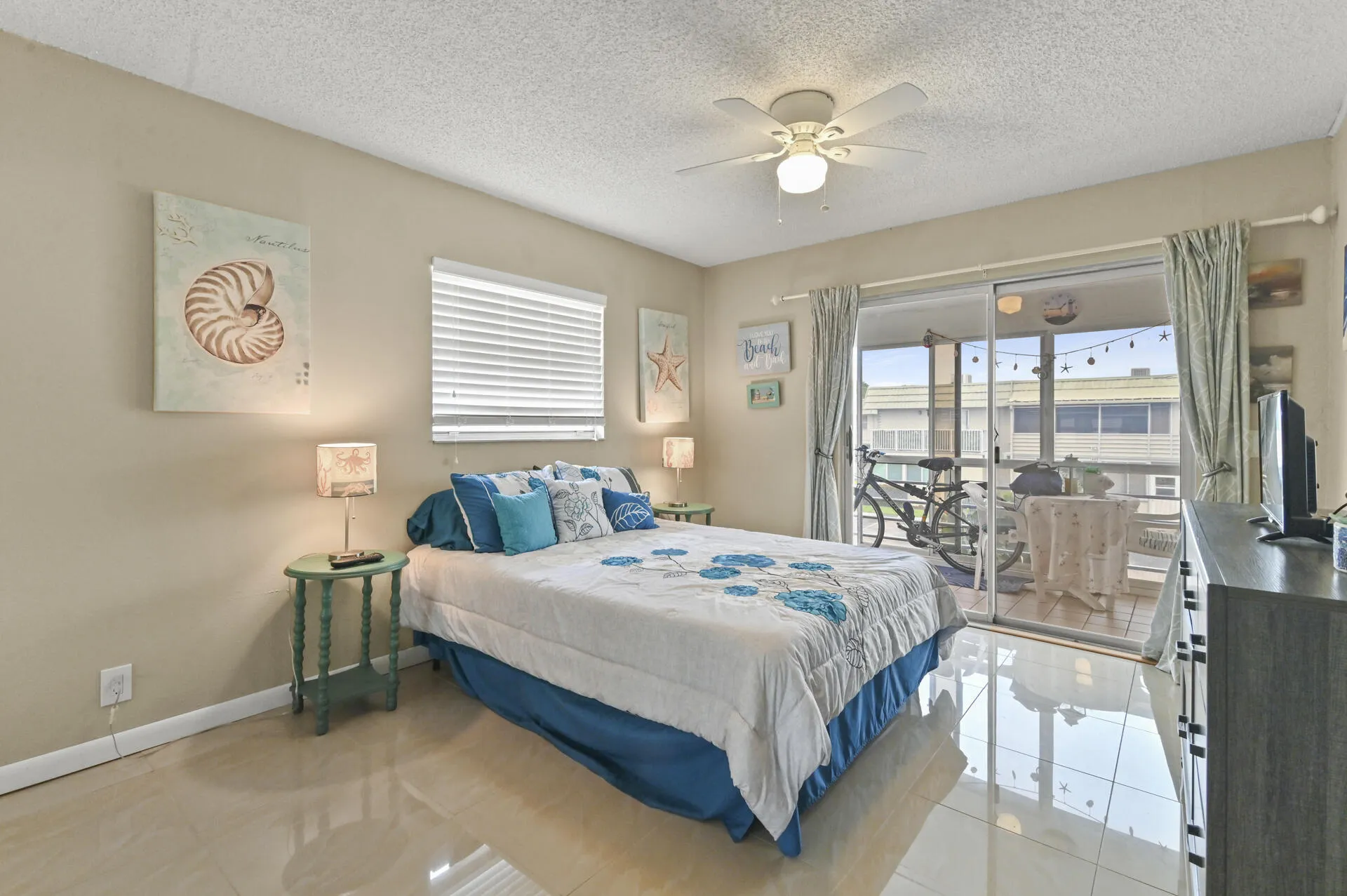 19 Bedroom 01