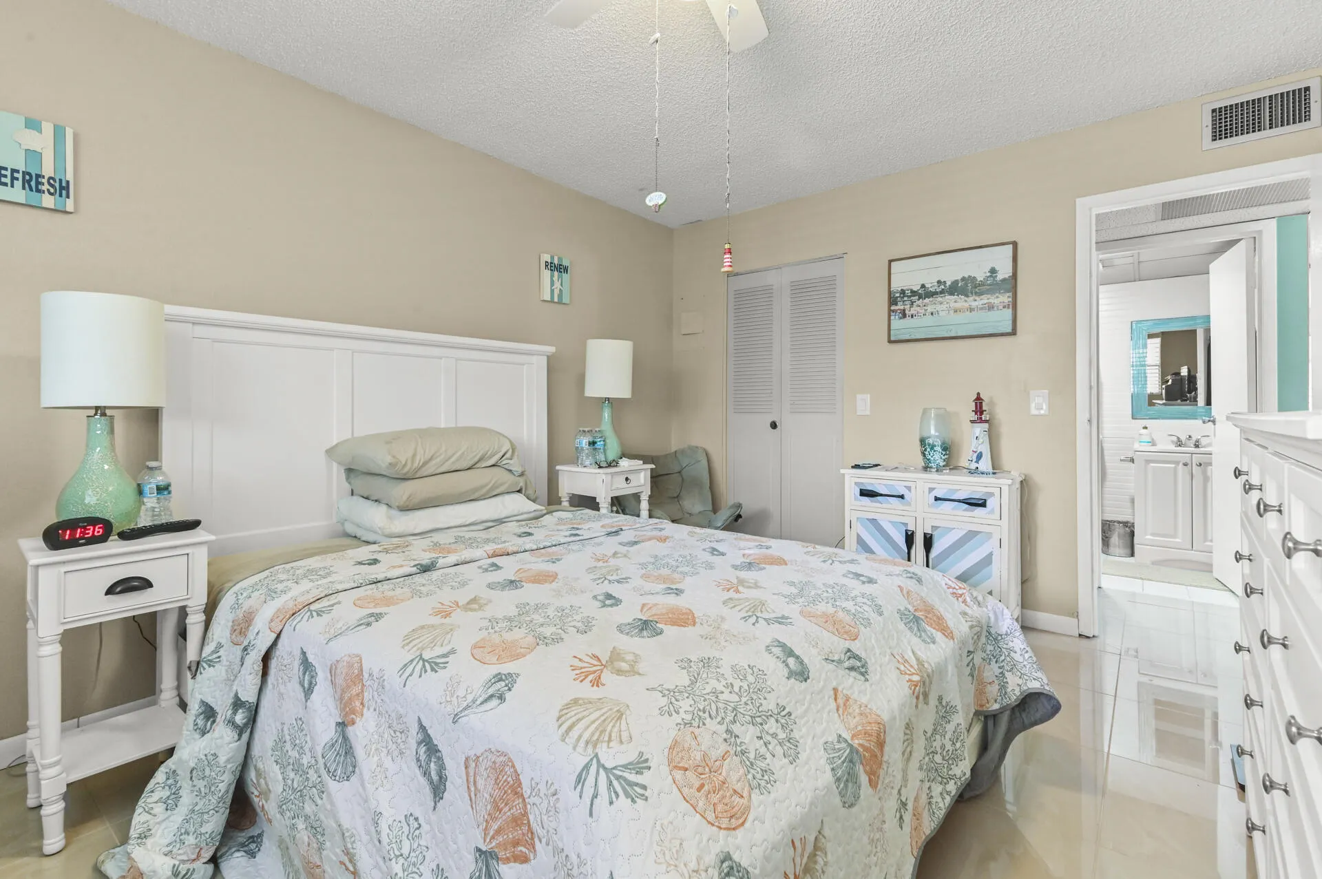 15 Bedroom 03