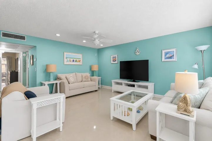 Spacious Living room