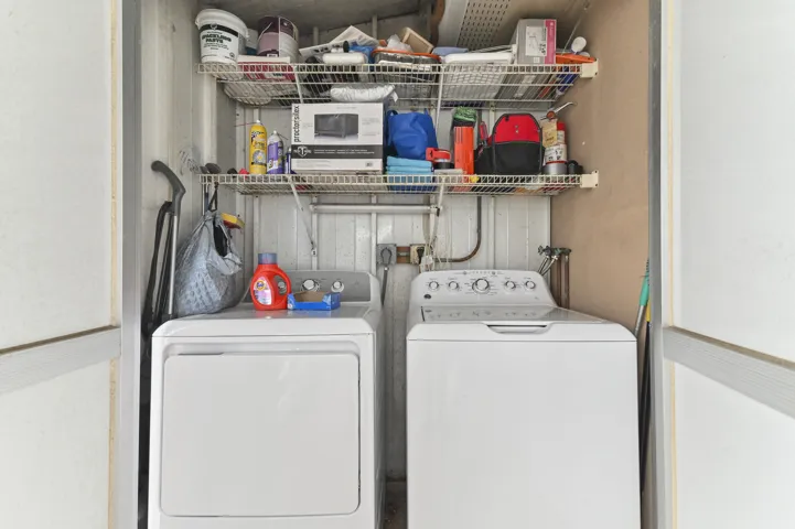 24 Laundry 01