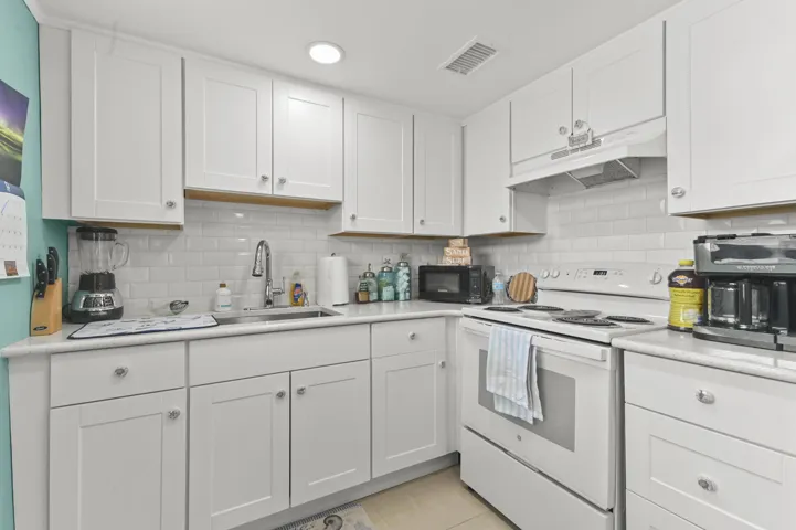 12 Kitchen 02