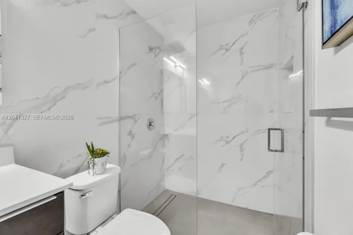 1st Floor full Bath