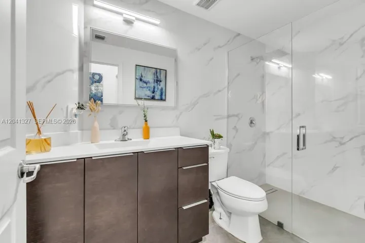 1st Floor full Bath