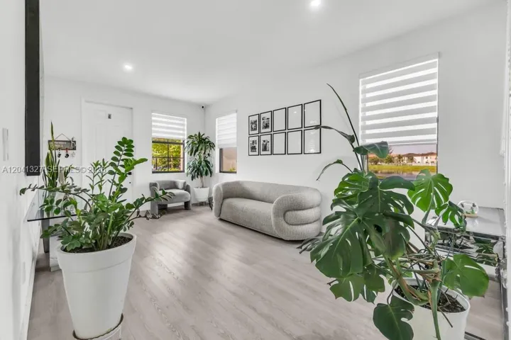 Main entrance Living Room