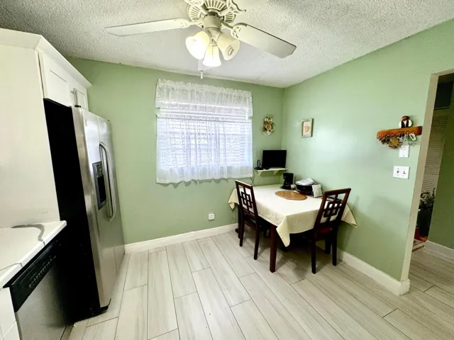 Eat-In Kitchen