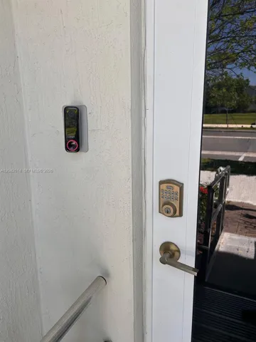 Front Door Camera & audo entrance