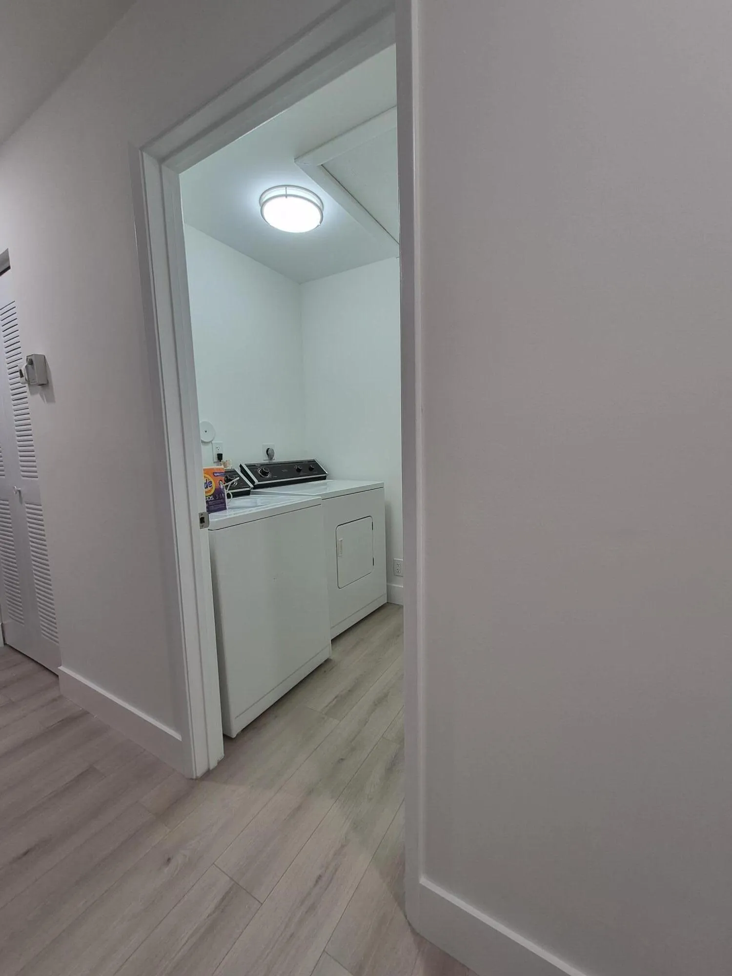 8101 Living Space and Florida Room