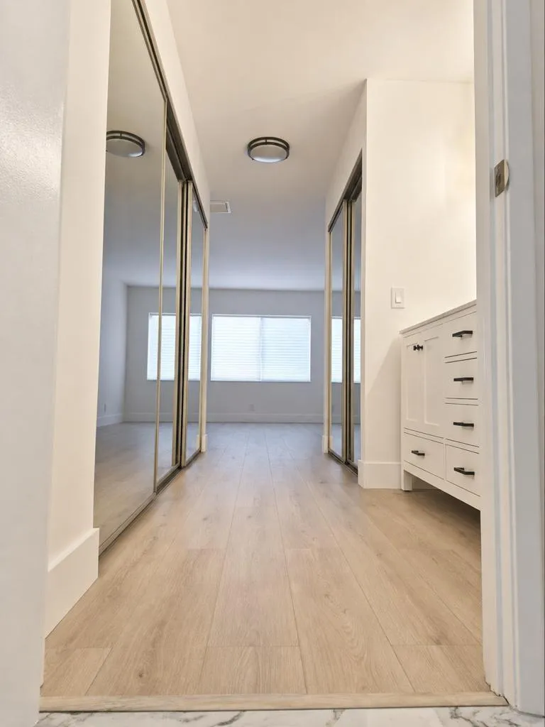 8101 Primary Closets2