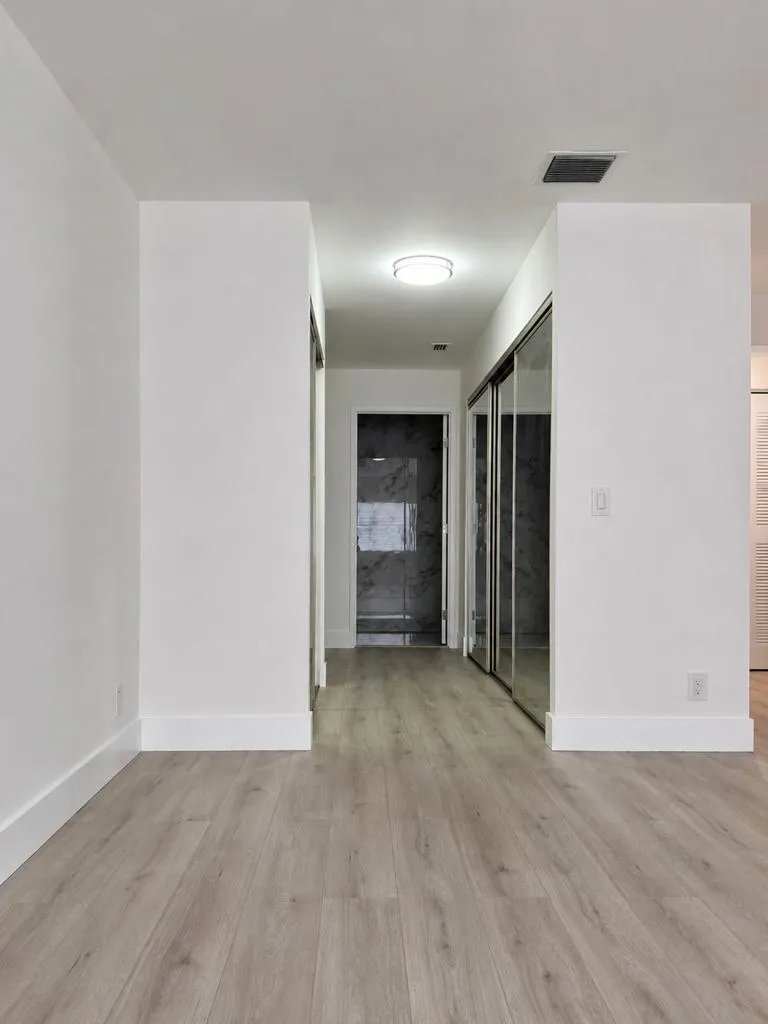 8101 Primary Closets