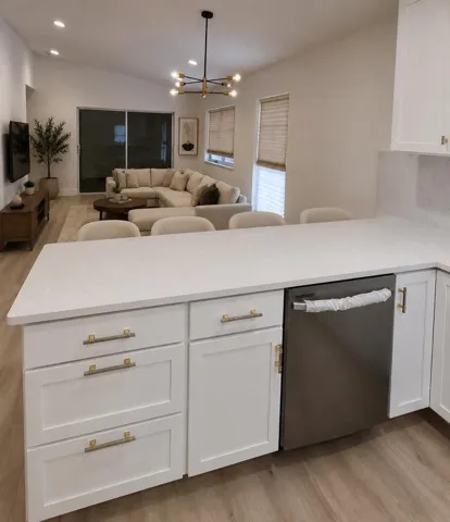 8101 Kitchen & Living Rm Ai