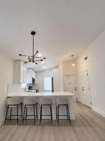 8101 Kitchen Counter Ai