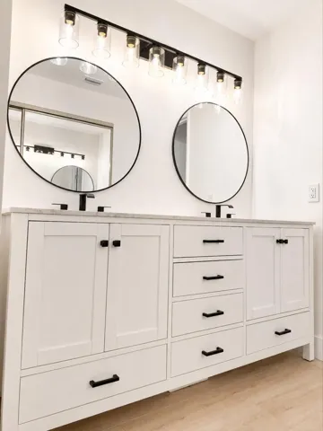 8101 Primary Vanity