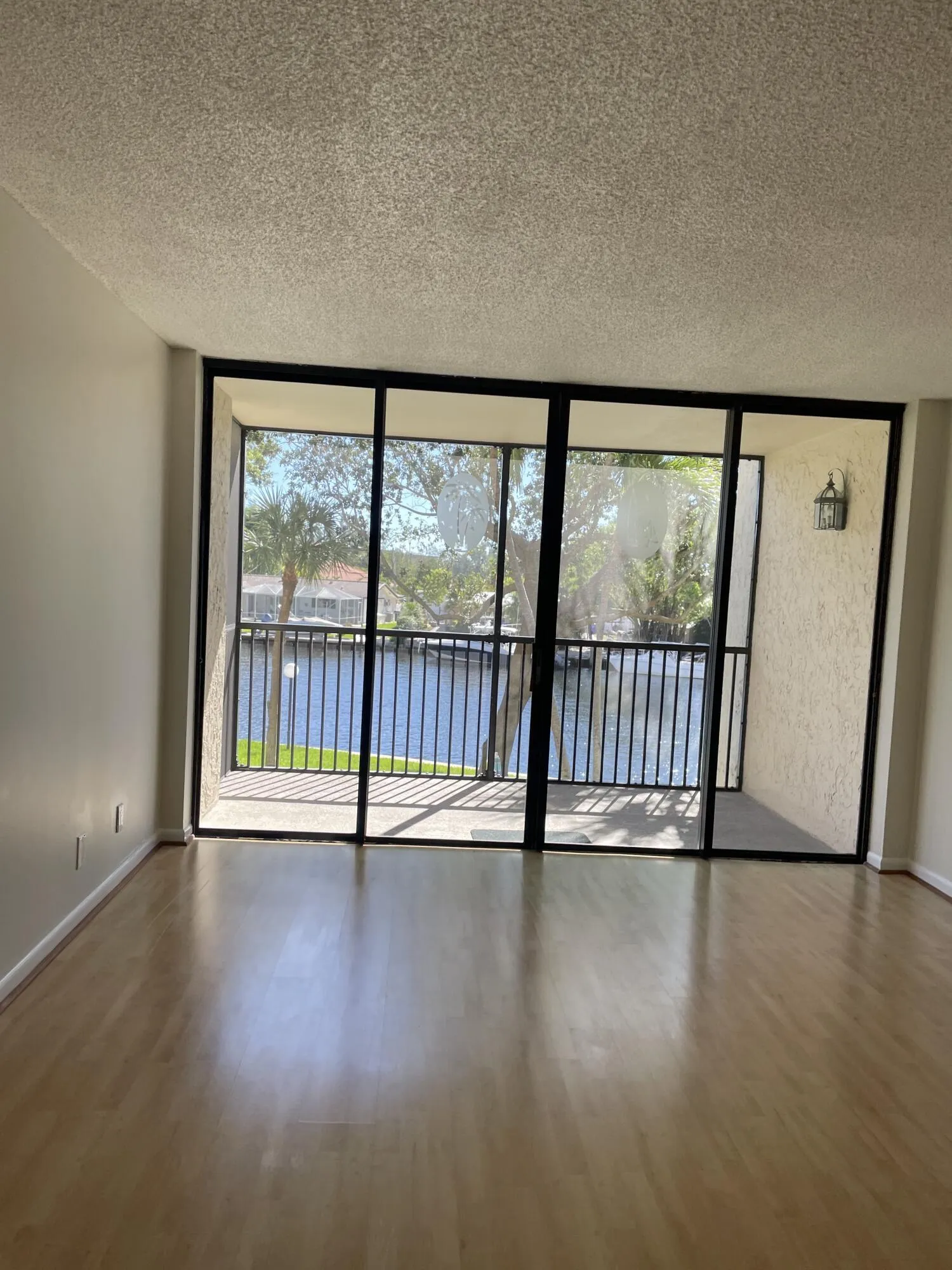 living area 3