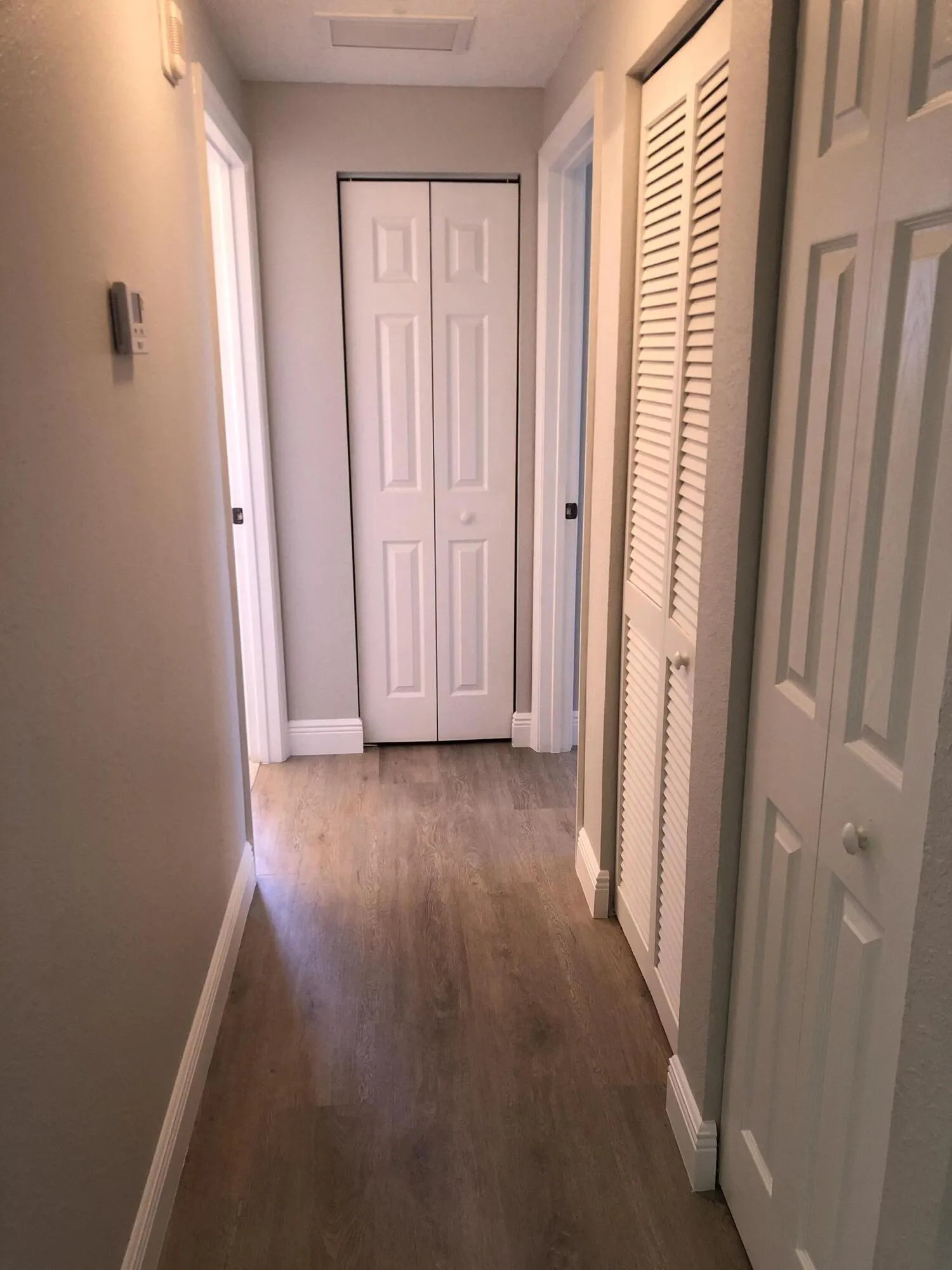 HALLWY TO MASTER BEDROOM