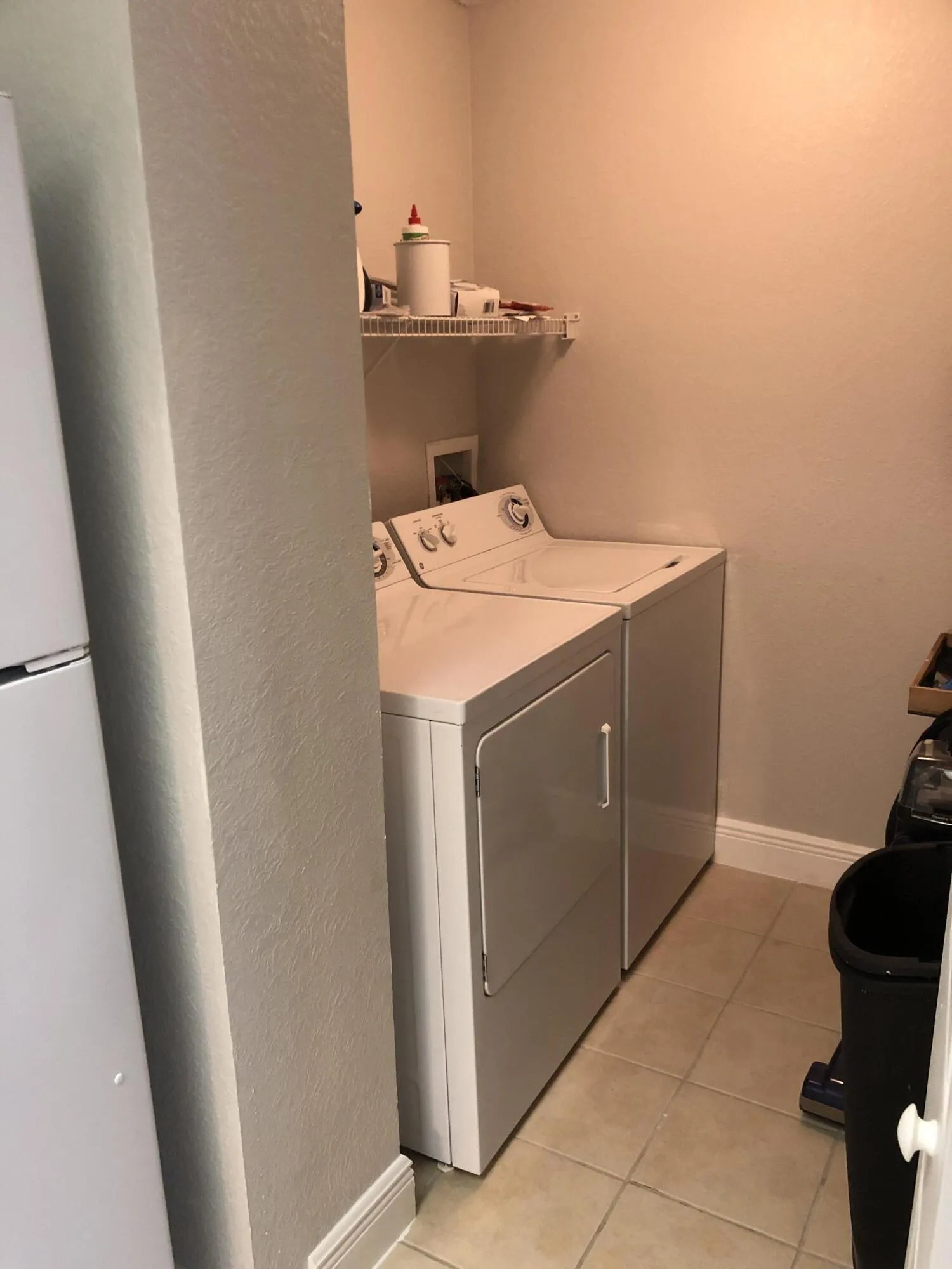 LAUNDRY IN SIDE