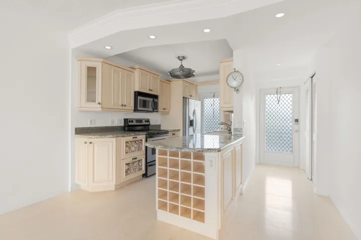 24-web-or-mls-951 Spanish Cir apt 346 De
