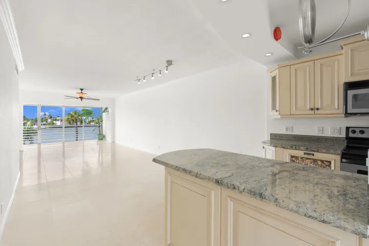 2-web-or-mls-951 Spanish Cir apt 346 Del