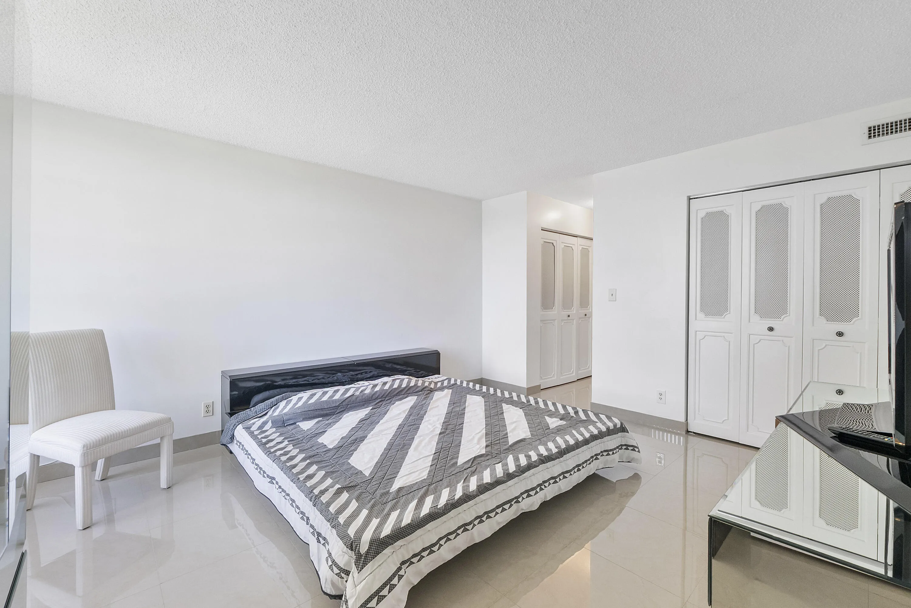 5828 Coral Lake Dr u304_032
