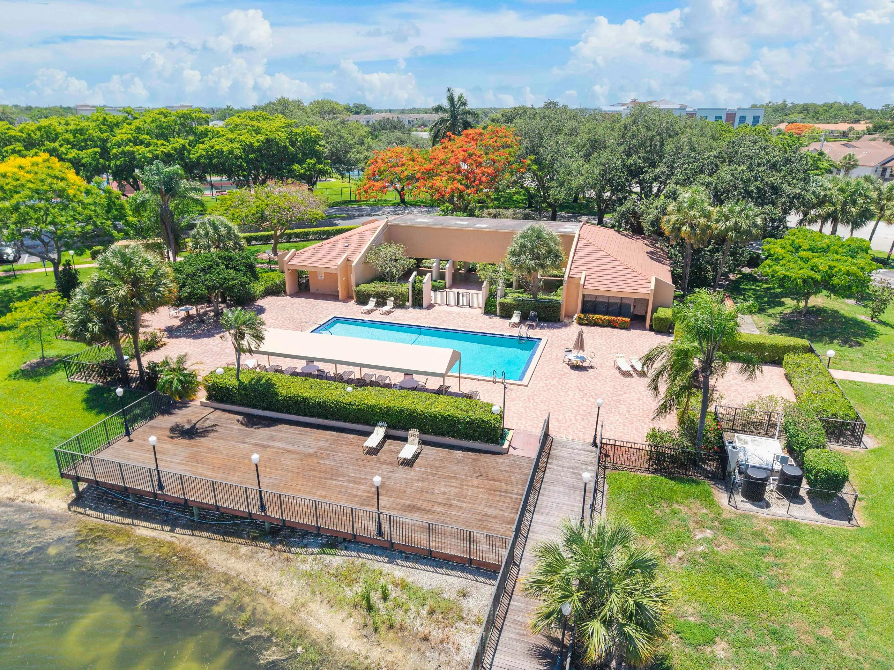 5828 Coral Lake Dr u304_004