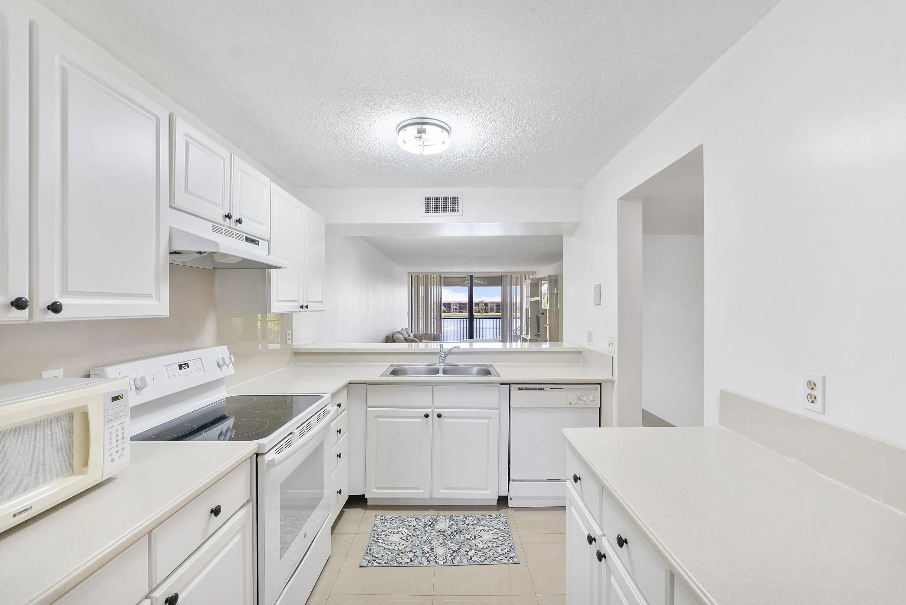 5828 Coral Lake Dr u304_043