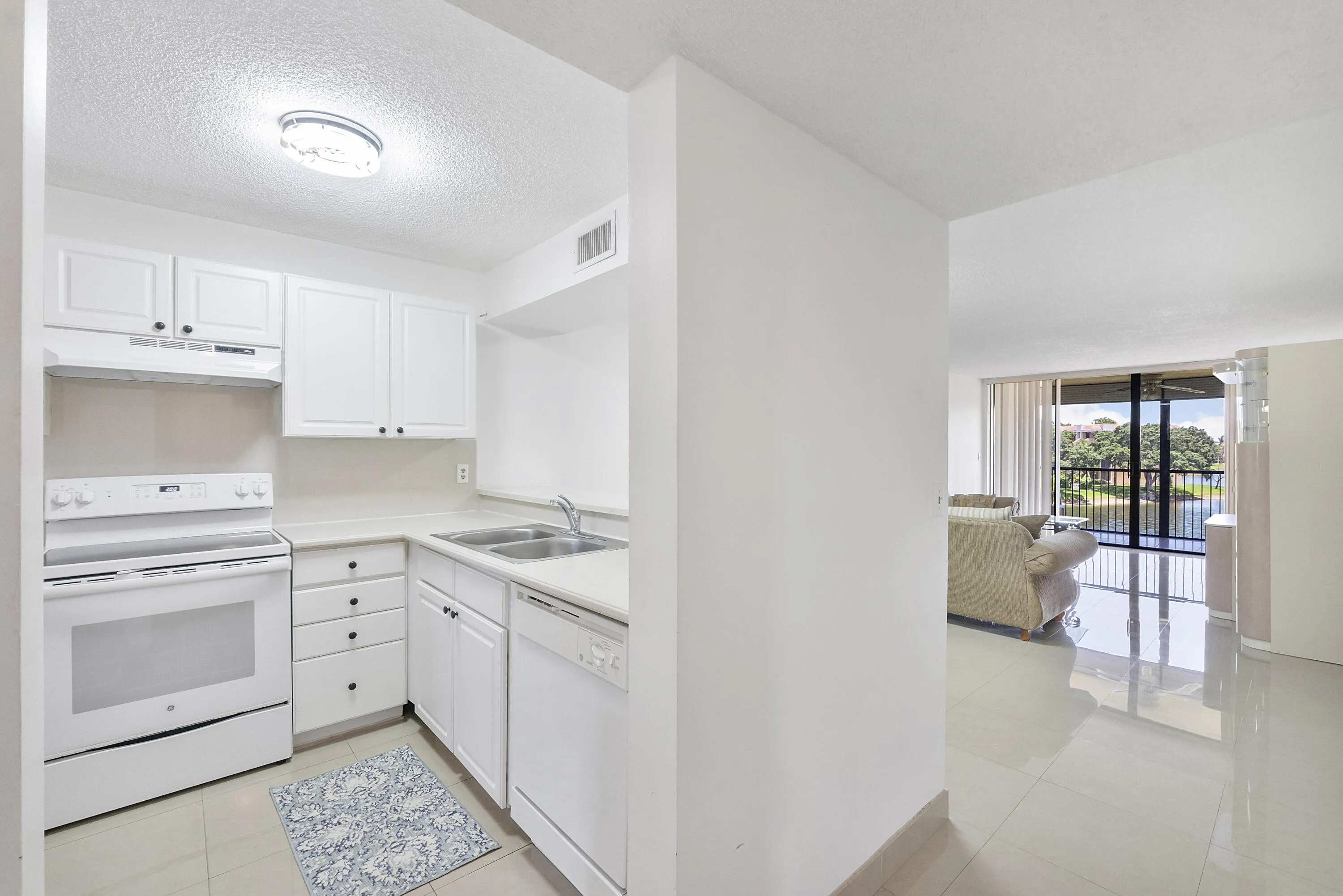 5828 Coral Lake Dr u304_039