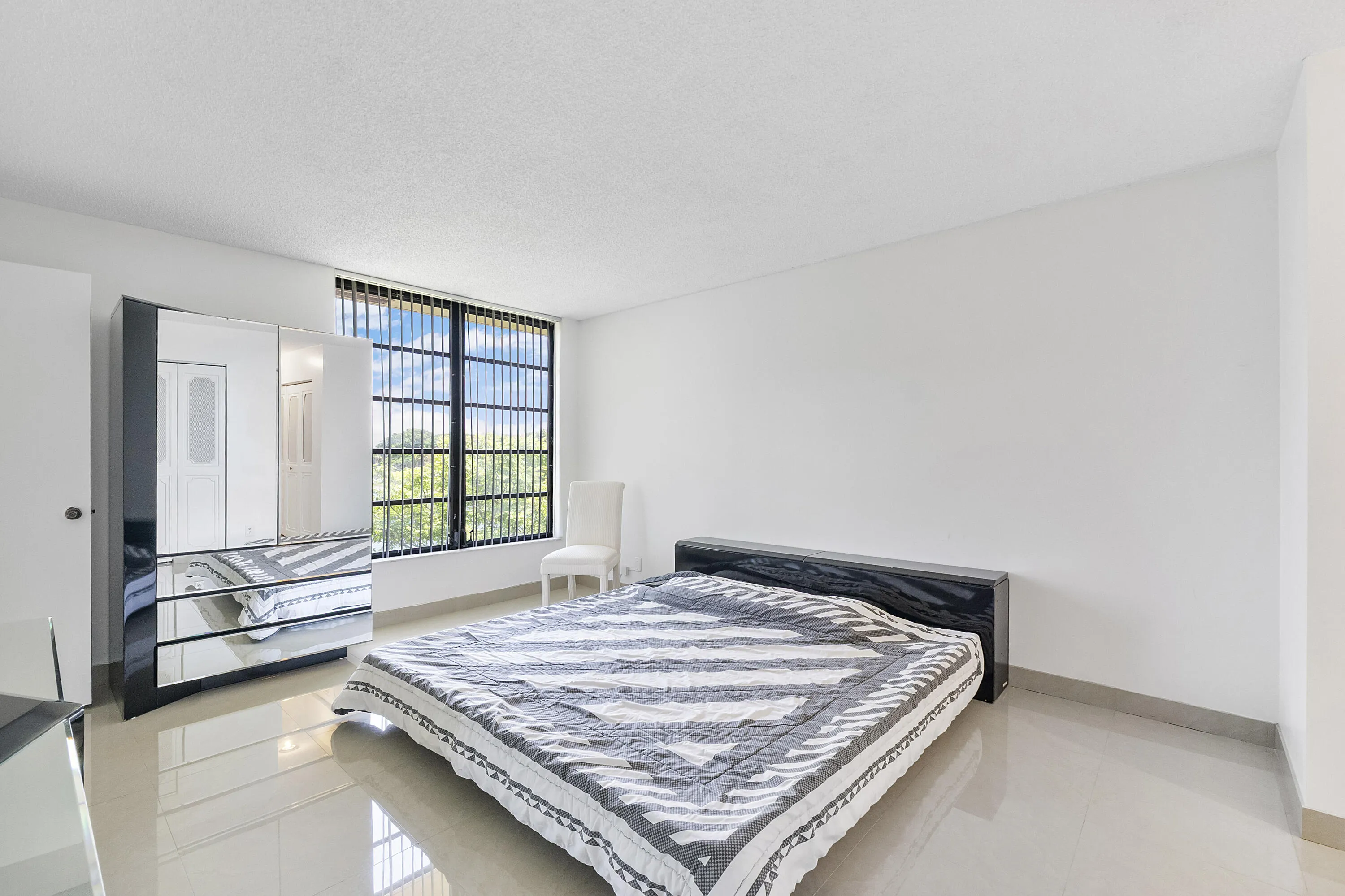 5828 Coral Lake Dr u304_033