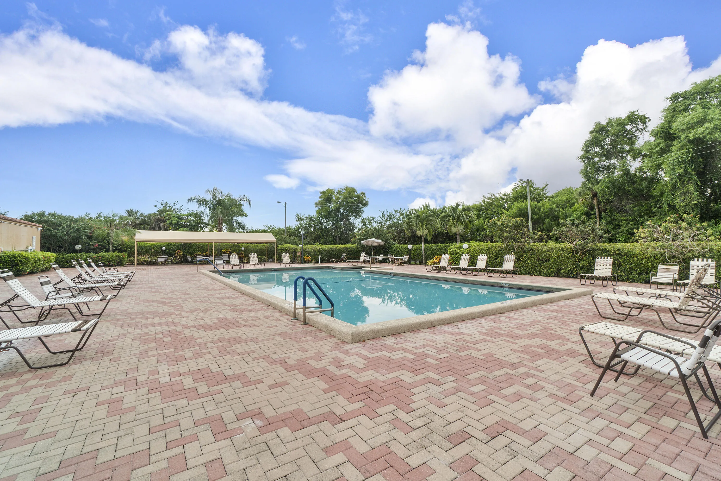 6324 Coral Lake Dr_39
