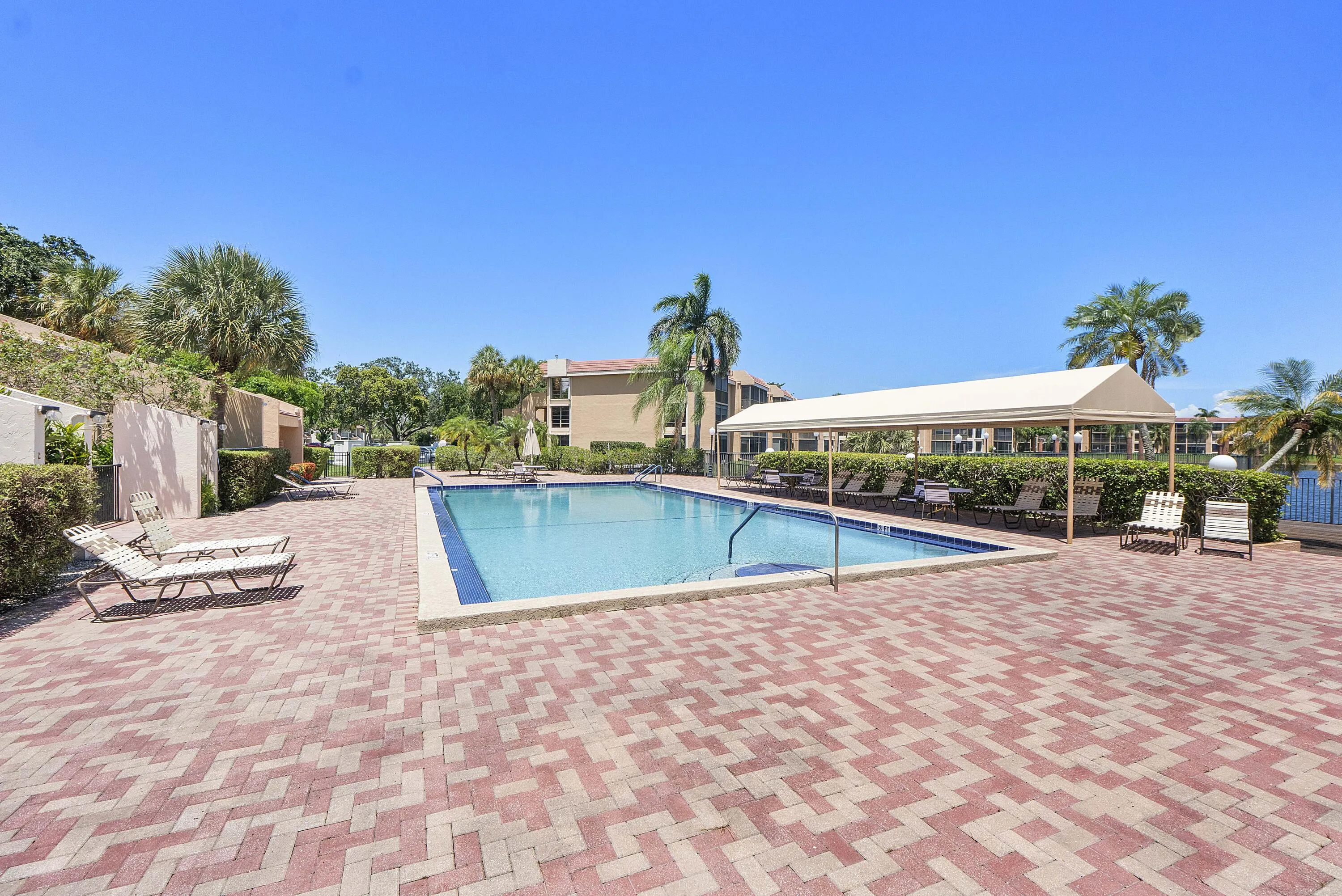 5828 Coral Lake Dr u304_061