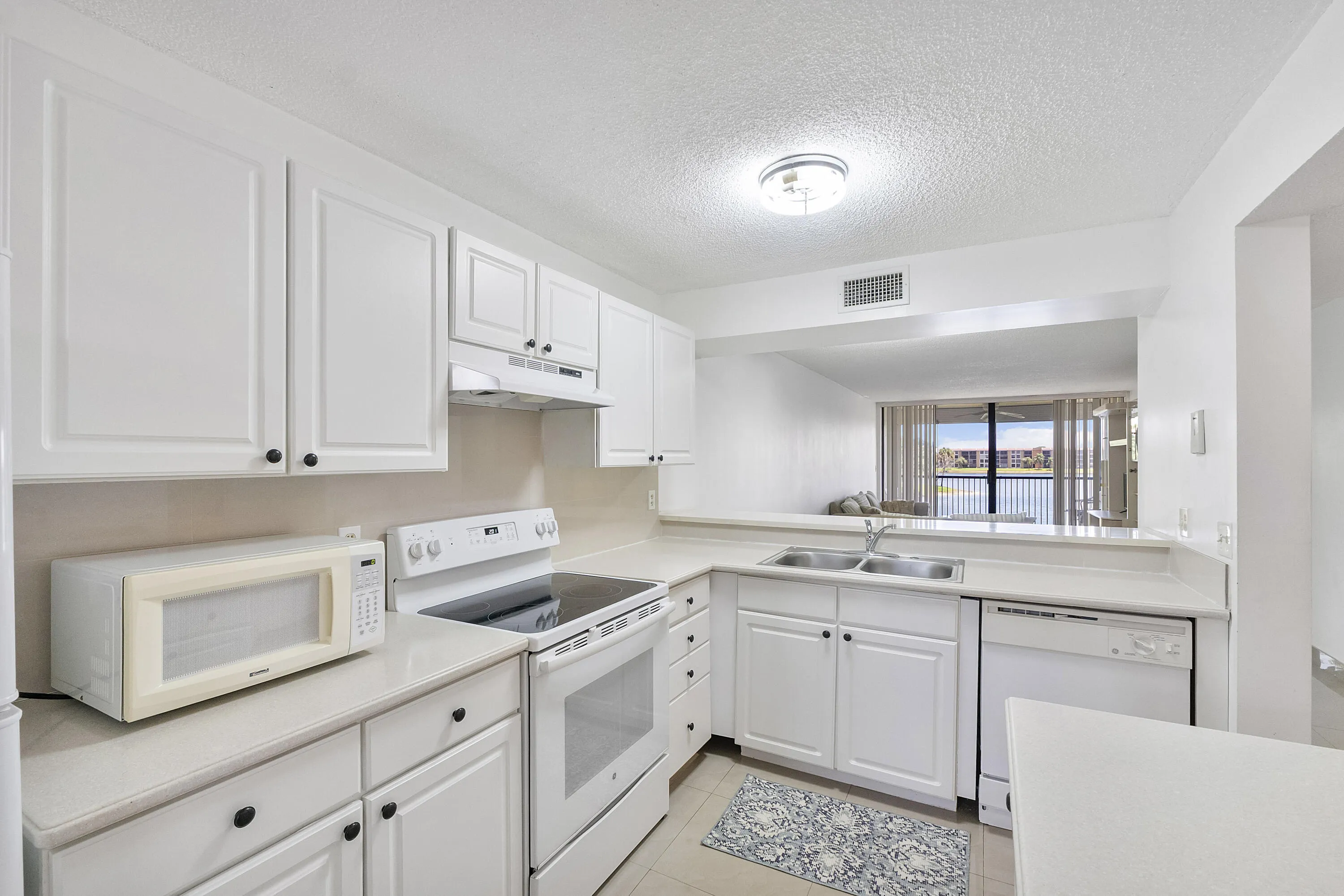 5828 Coral Lake Dr u304_042