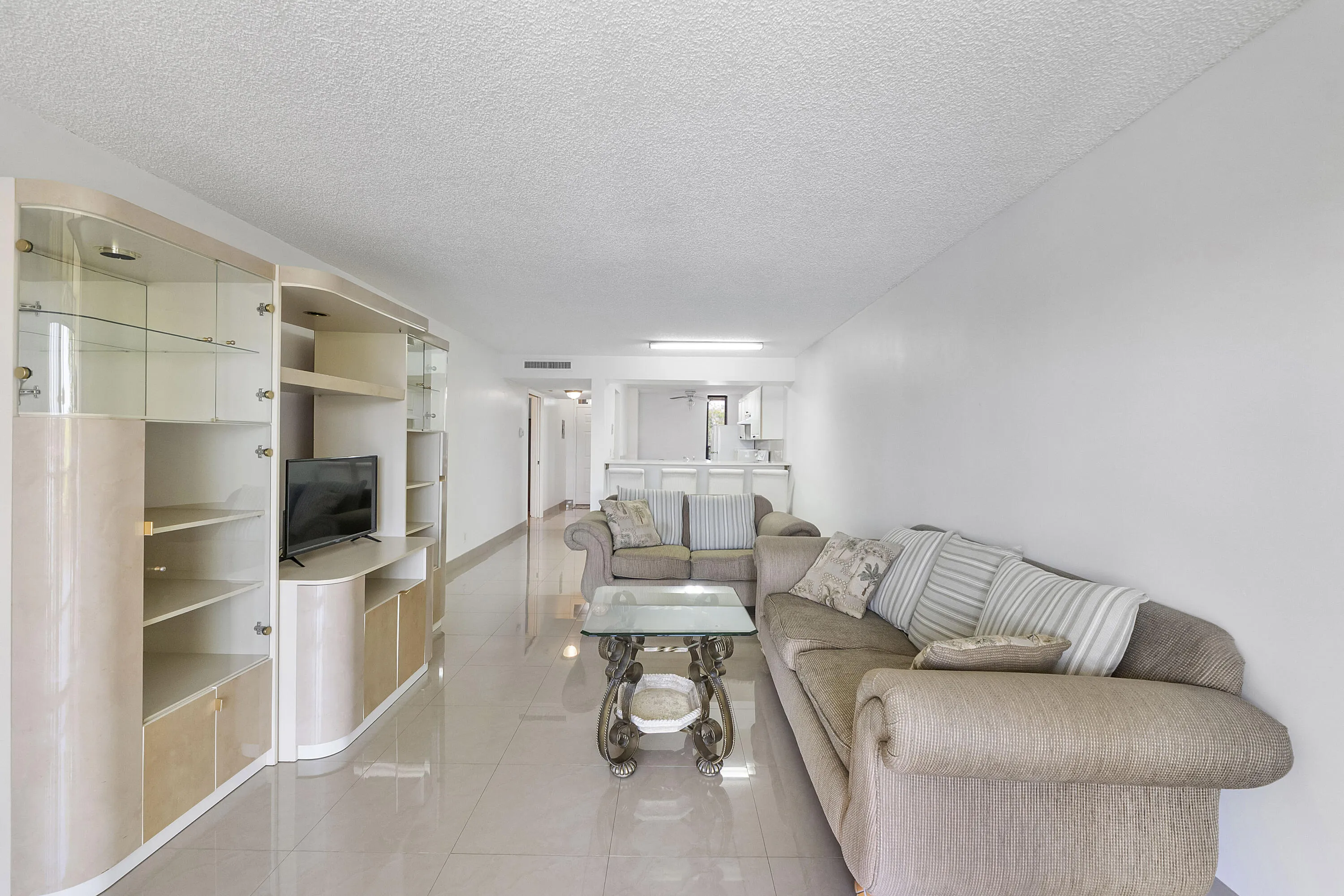 5828 Coral Lake Dr u304_048