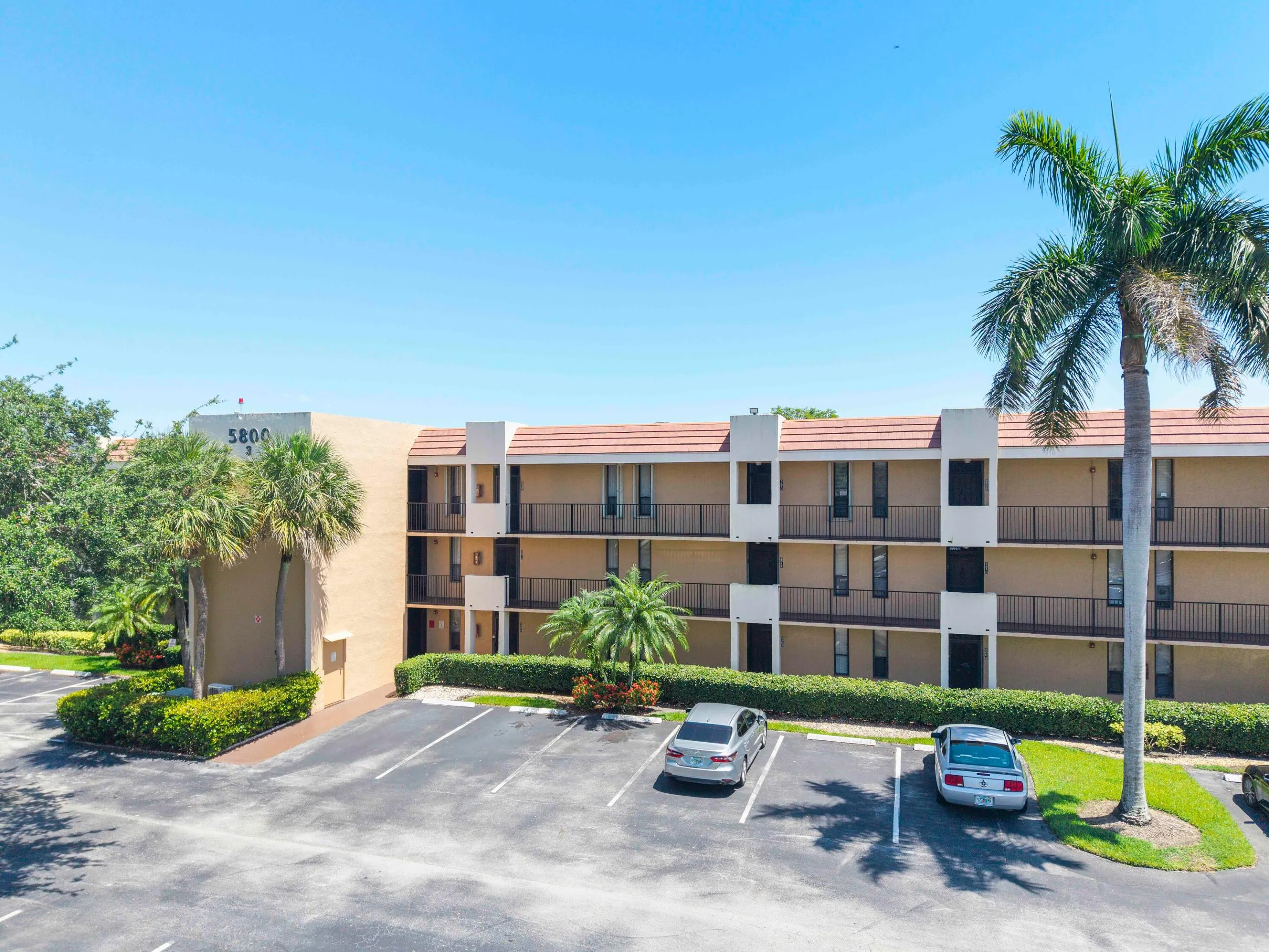 5828 Coral Lake Dr u304_014