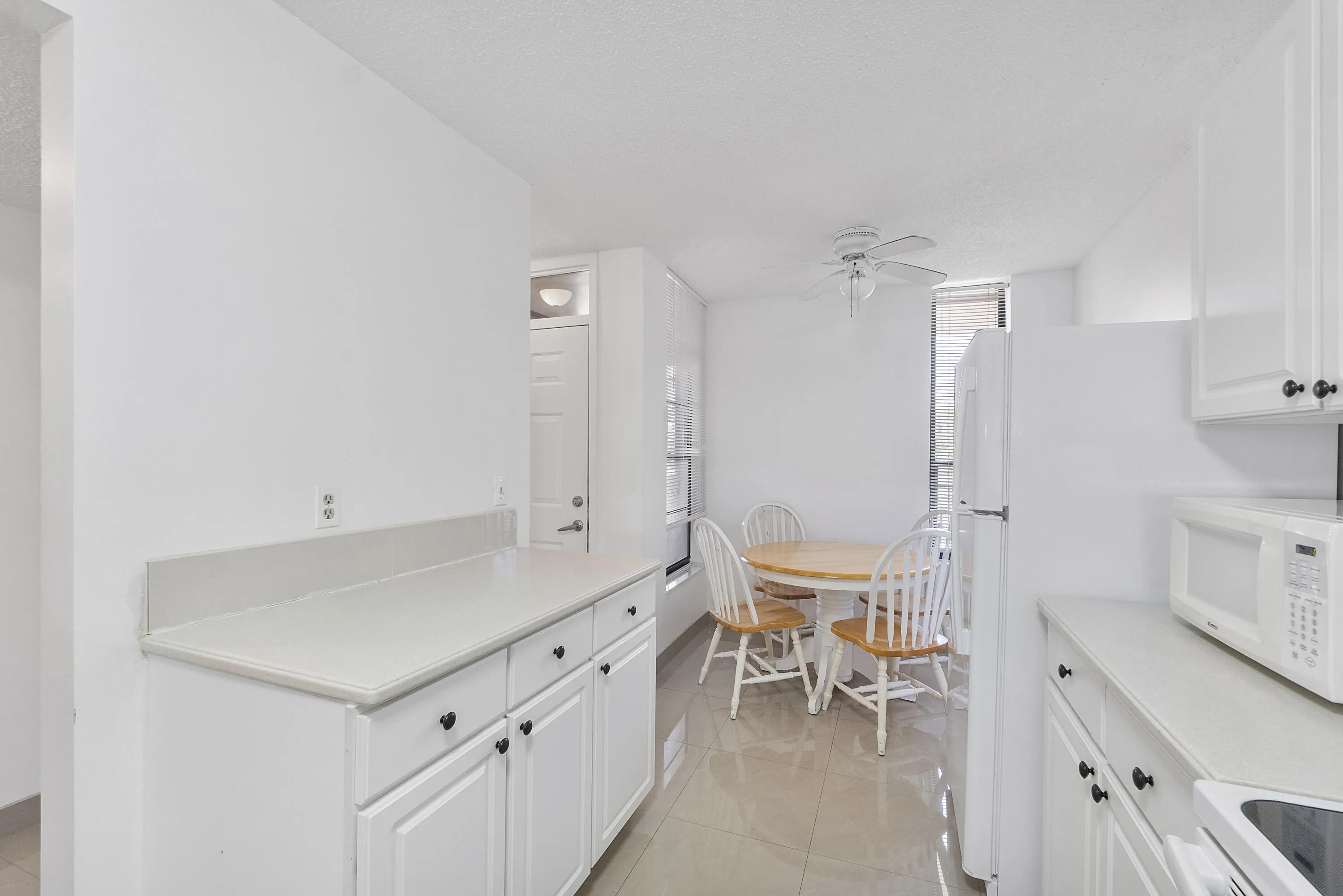 5828 Coral Lake Dr u304_040