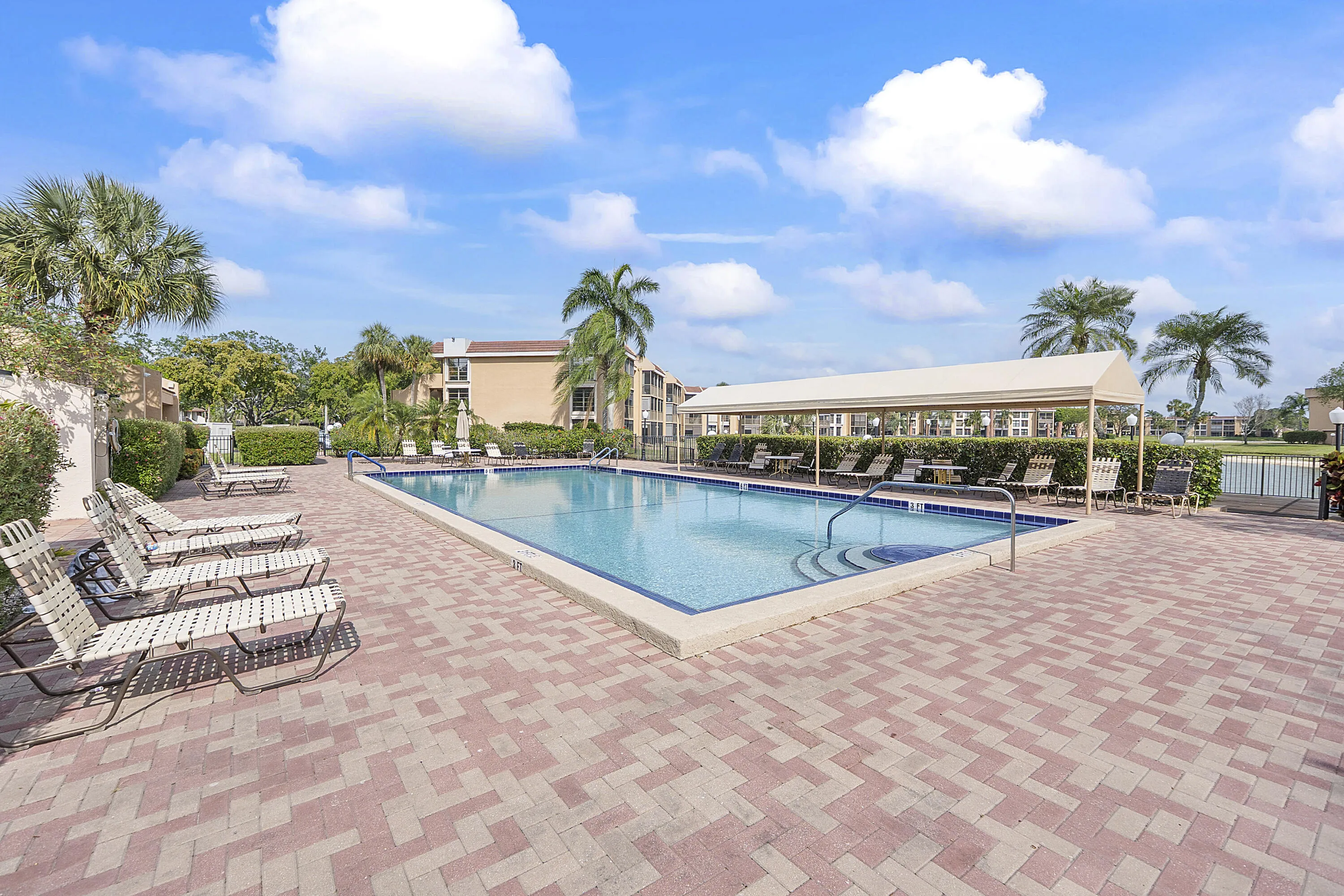 5722 Coral Lake Dr_039