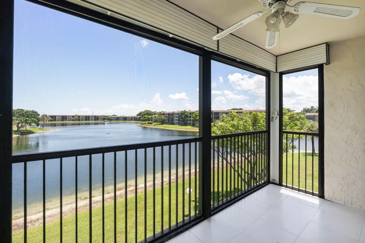 5828 Coral Lake Dr u304_053