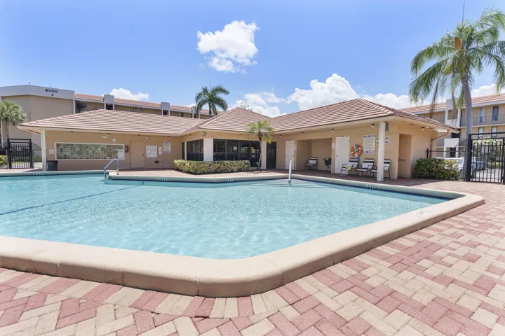 5828 Coral Lake Dr u304_054